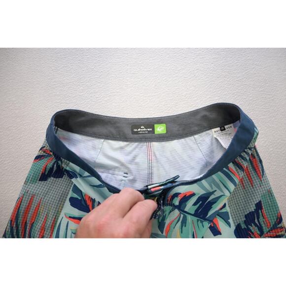Quiksilver Highline Board Shorts Stretch Striped Floral Surf Water Swim Mens 28 - Picture 4 of 8